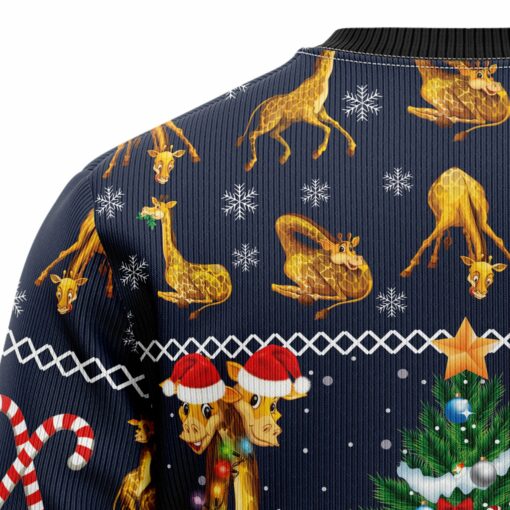 16640937600038a784ea Giraffe Christmas sweater